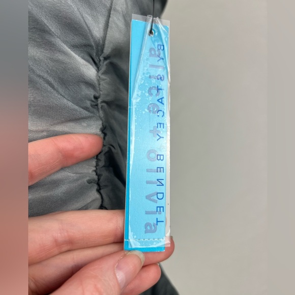 NWT Alice + Olivia size s women's top grey/white silk roughed one shoulder top - Picture 4 of 11